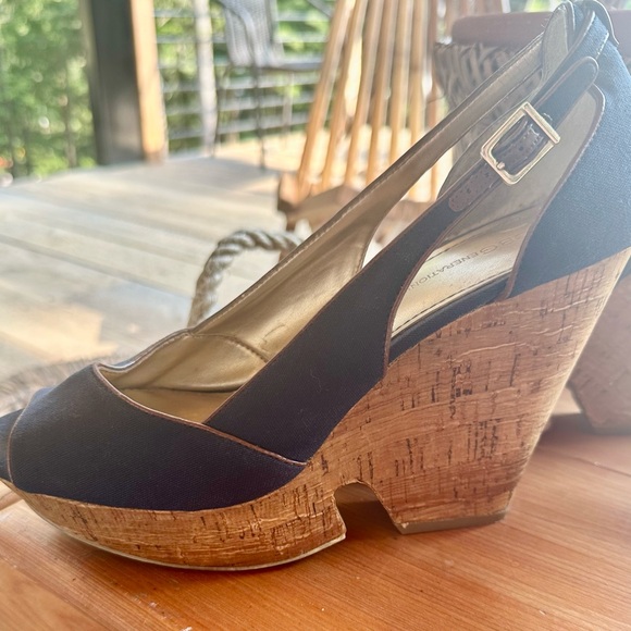 BCBGENERATION SIZE 9 1/2 DENIM FAUX CORK WEDGE SHOES - Picture 4 of 4